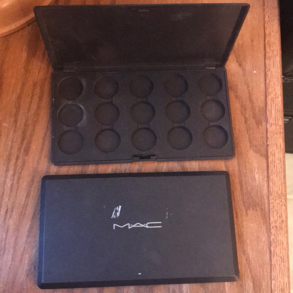 MAC Cosmetics empty eyeshadow pallet
